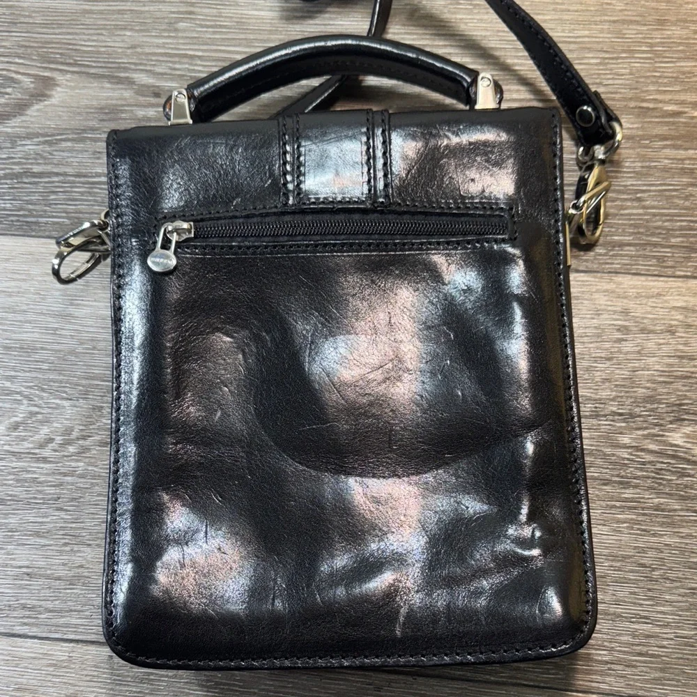 Sleek Black Leather messenger Bag made in Italy genuine leather